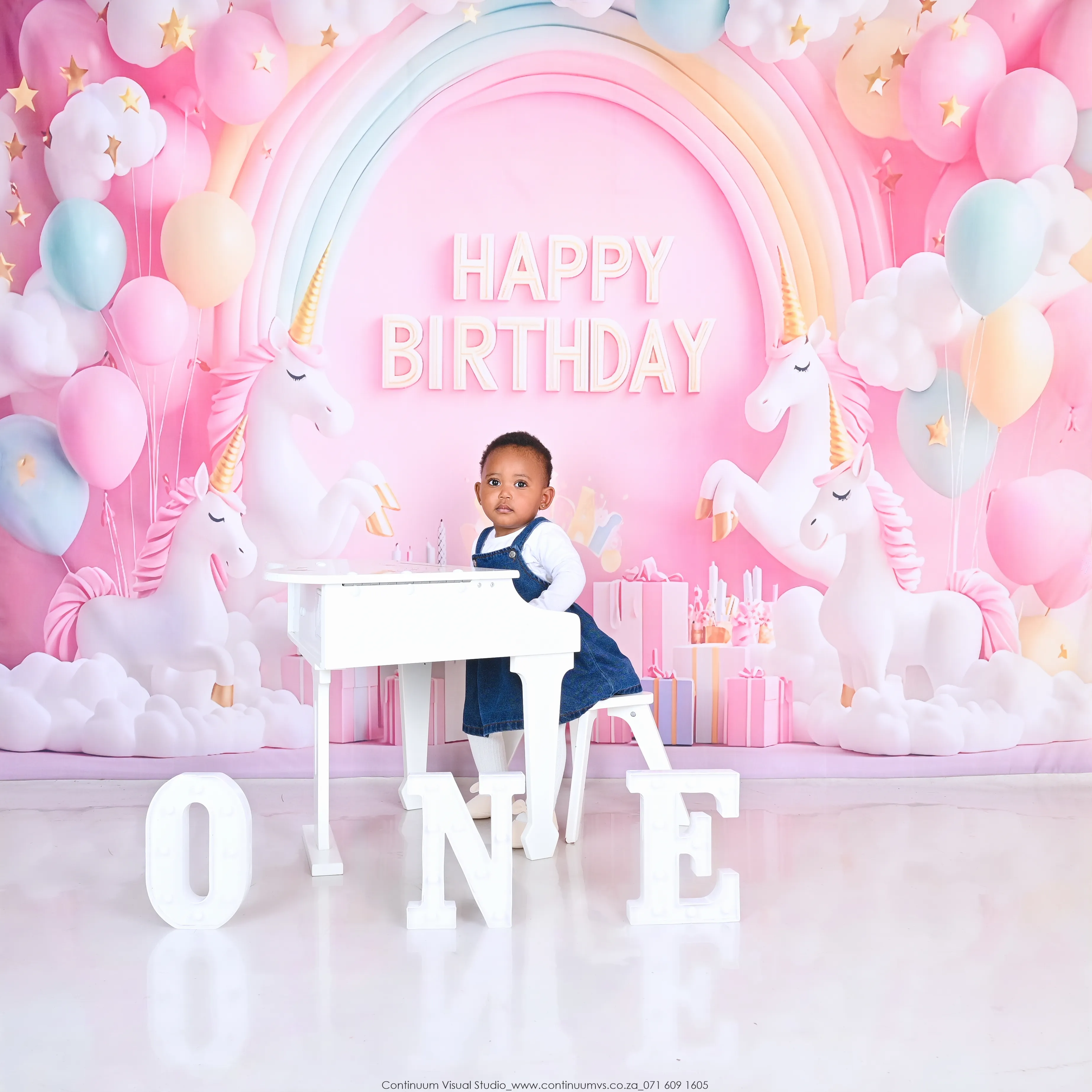 Rainbow Unicorn cake smash — full setup