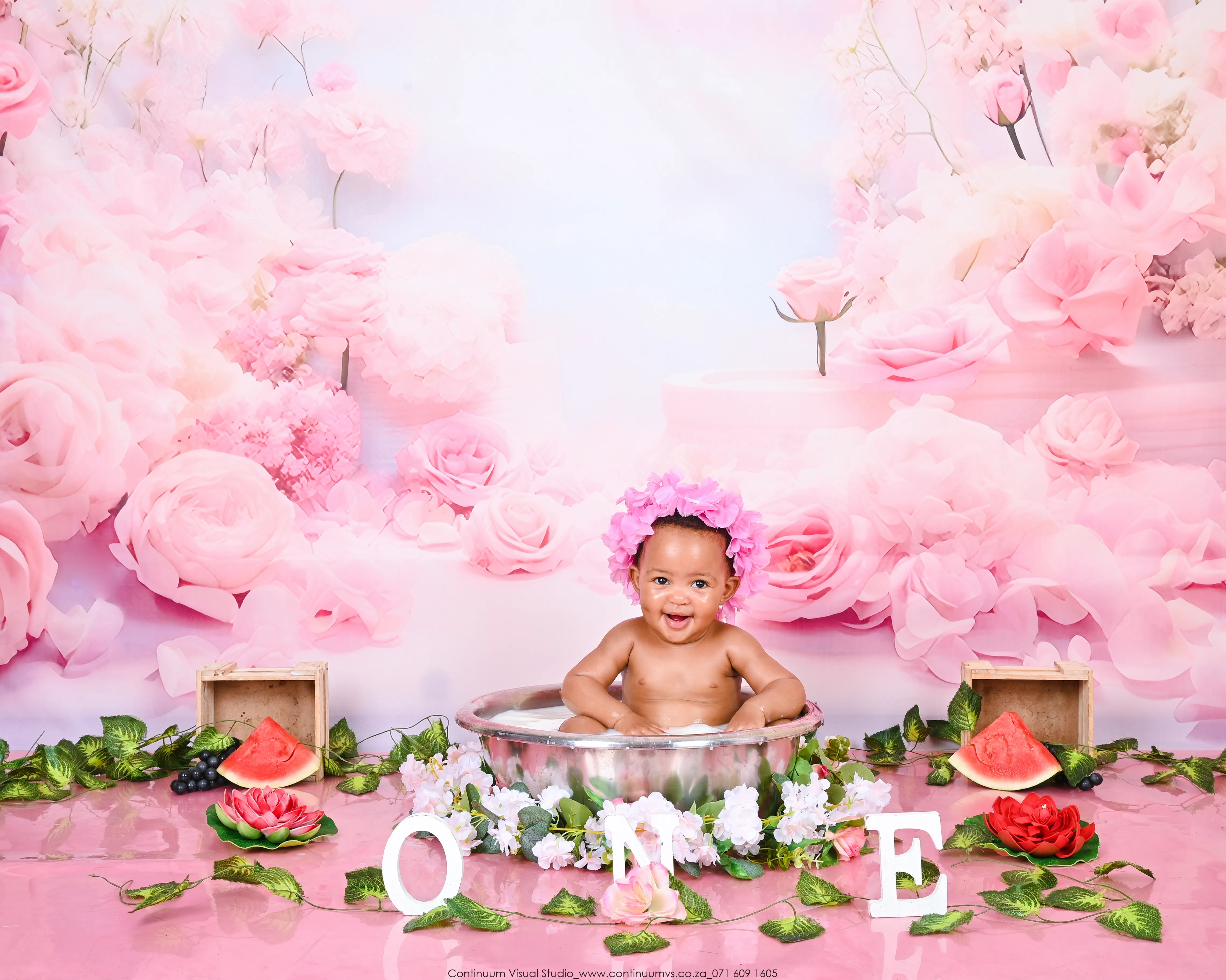 Milk Bath cake smash — full setup